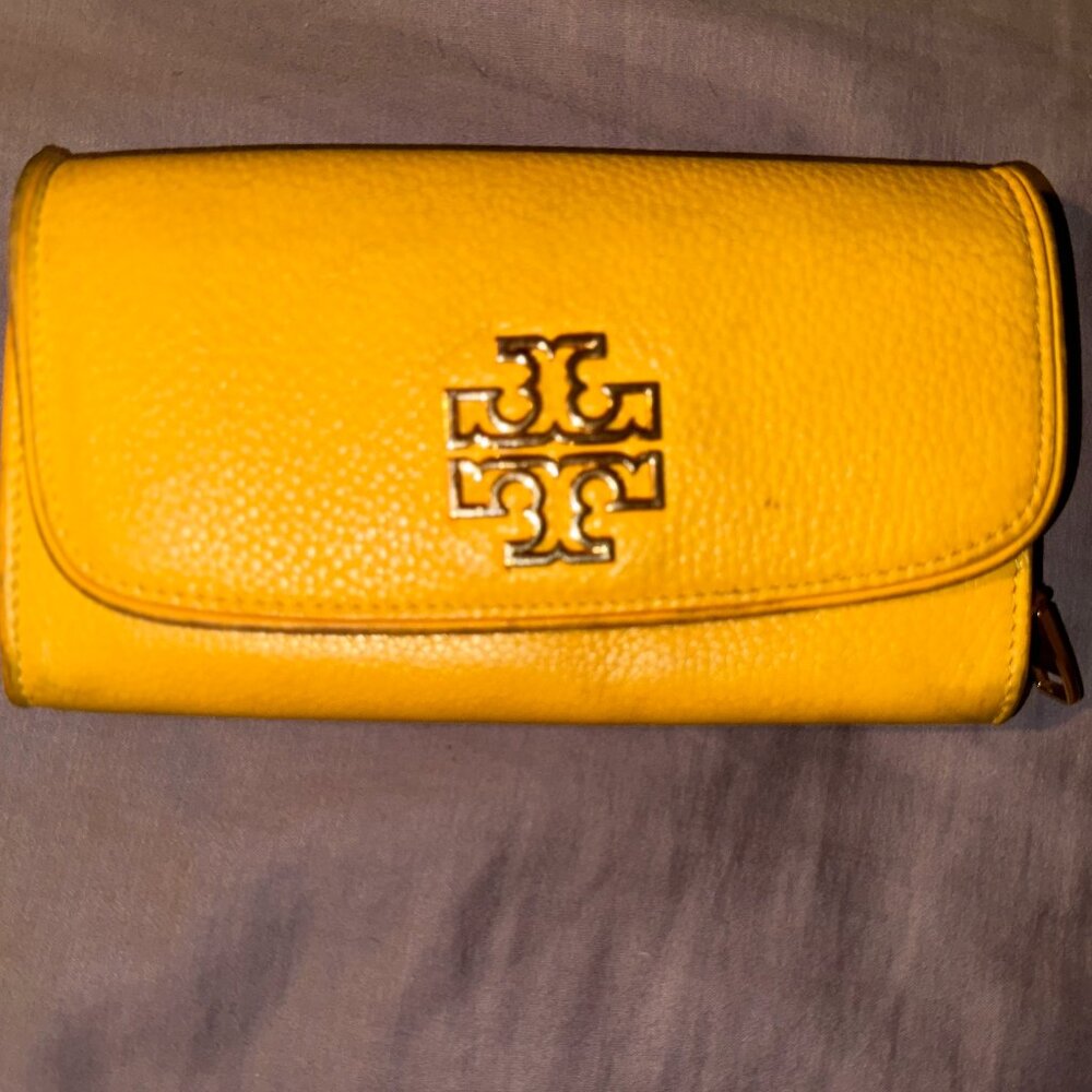Beautiful Tory Burch Leather Wallet- Barely Used